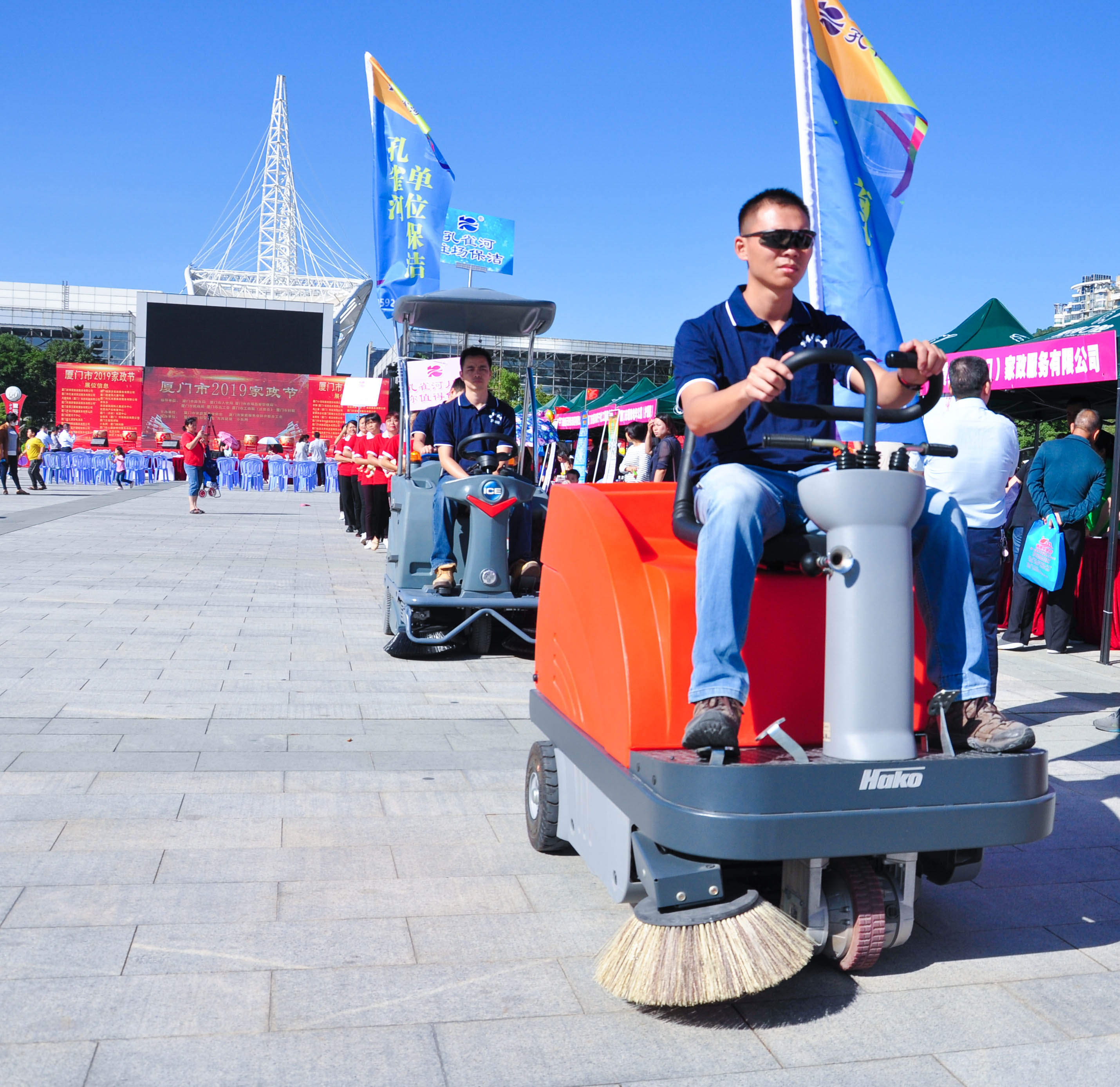 �g��Ц�Z��һ����ʮ�˰���ˇ�R�ψ�������ȸ�������B�T�е����ü�����(ji��)